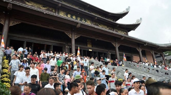 Hàng nghìn người tham dự khai hội chùa Bái Đính 2019