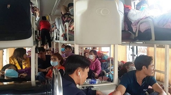 Thanh Hóa: Lực lượng chức năng phát hiện xe giường nằm 40 chỗ nhét 72 người