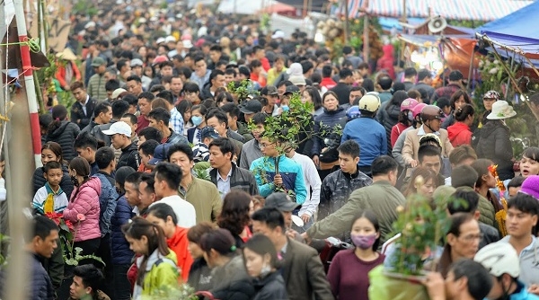Phiên chợ Viềng (Nam Định) chật kín người đến cầu may