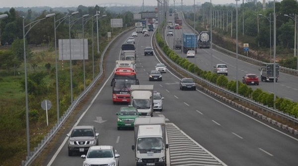 Tổng cục Đường bộ thu hồi ‘lệnh cấm’ 2 ô tô vào đường cao tốc của VEC
