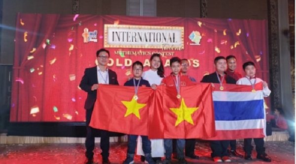 Hai học sinh Hà Nội nhận huy chương vàng cuộc thi ITMC 2019