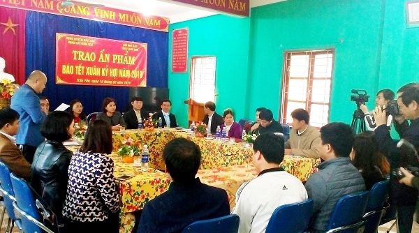 Lạng Sơn: Trao tặng quà cho xã vùng cao