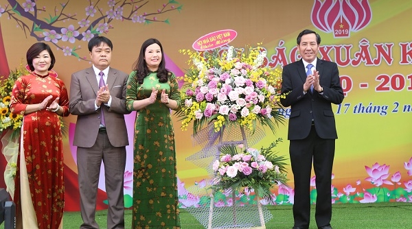 Phó trưởng ban Tuyên giáo Trung ương Thuận Hữu dự Hội báo Xuân Kỷ Hợi 2019 trên đất Tổ