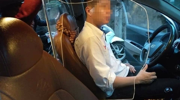 Vụ tài xế taxi tự lắp khoang chắn bảo vệ: Cục Đăng kiểm Việt Nam nói gì?