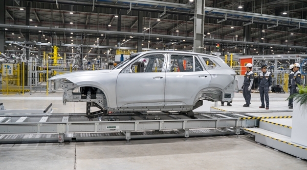 VinFast hoàn thành sản xuất thân vỏ xe LUX SUV đầu tiên