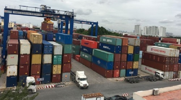 Hàng chục ngàn container phế liệu tồn đọng đang gây thiệt hại cho doanh nghiệp