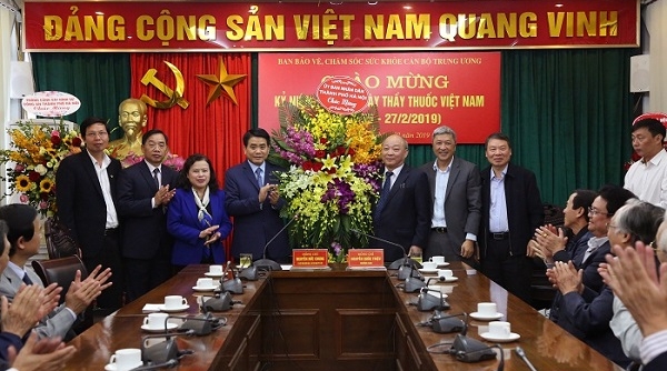 Hà Nội: Chủ tịch Nguyễn Đức Chung gặp gỡ các chuyên gia đầu ngành y tế