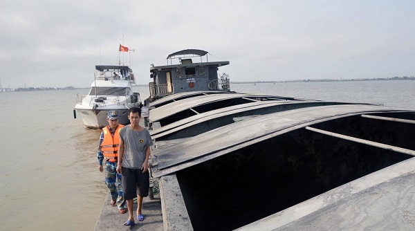 Bắt giữ lượng than “khủng” vi phạm tại vùng biển giáp ranh giữa Quảng Ninh và Hải Phòng