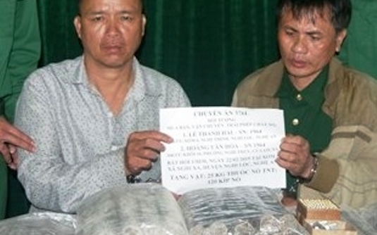 Nghệ An: Bắt giữ 2 đối tượng vận chuyển 25 kg thuốc nổ