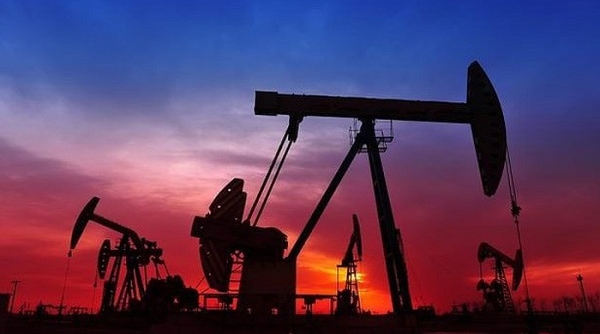 Giá dầu phiên đầu tuần giảm nhẹ