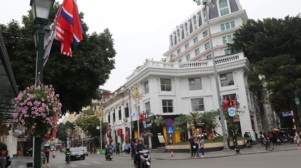 Đường phố Hà Nội rợp cờ hoa, cây cảnh chào đón Hội nghị Thượng đỉnh Mỹ - Triều Tiên lần 2