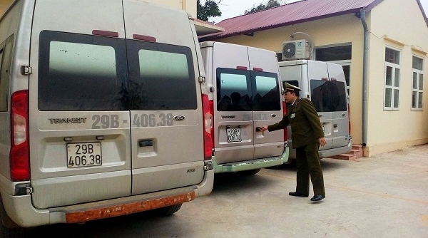 Lạng sơn: Bắt giữ 10 xe ô tô chở hàng lậu