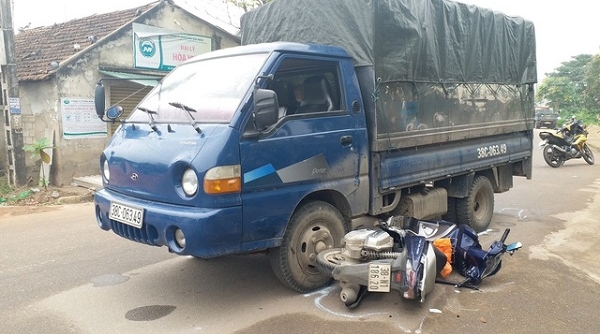 Hà Tĩnh: Bắt giữ đối tượng điều khiển xe tải chở gỗ lậu, tông 2 CSGT bị thương