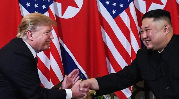Gặp ông Kim Jong Un, ông Trump hứa “một tương lai tuyệt vời” cho Triều Tiên