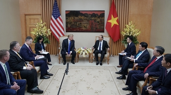 Thủ tướng Nguyễn Xuân Phúc đón Tổng thống Hoa Kỳ Donald Trump
