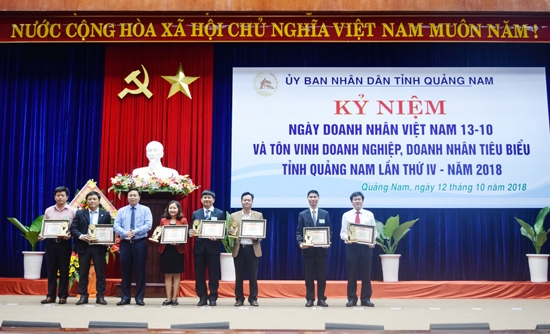 Các đơn vị của Trường Hải nhận giải thưởng Doanh nghiệp tiêu biểu