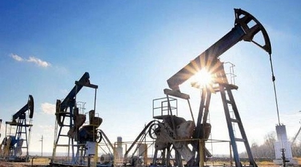 Giá dầu không ngừng lao dốc
