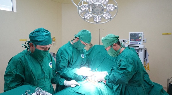 Bệnh viện Việt Đức lần đầu tiên phẫu thuật cắt u phổi không cần thở máy hỗ trợ