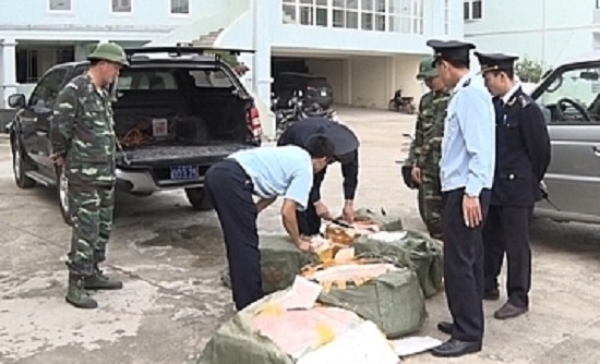 Hải quan Lạng Sơn: Bắt và tiêu hủy 300 kg sản phẩm từ lợn nhập lậu