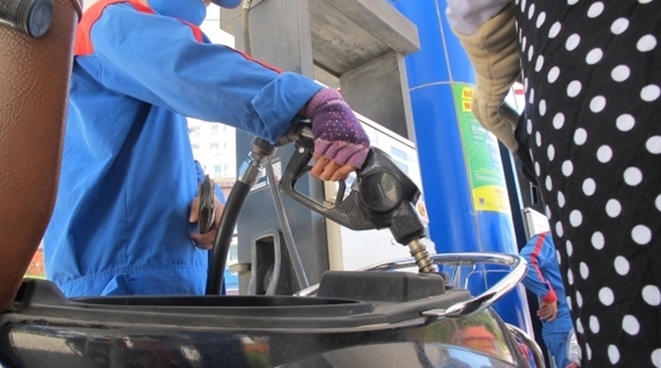 Nhập khẩu '0 đồng' tiền xăng nhưng xăng dầu trong nước vẫn tăng giá?
