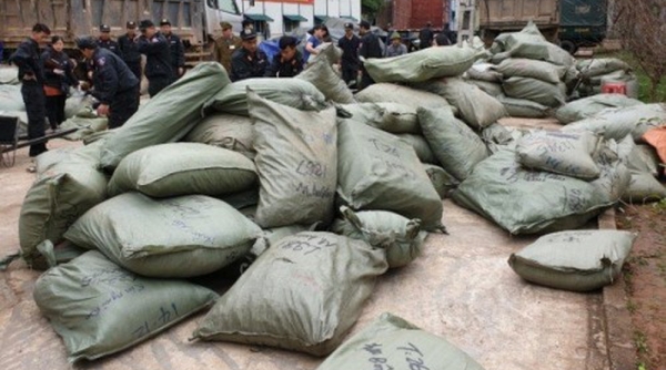 2,5 tấn quần áo, mỹ phẩm nhập lậu bị giữ tại Lạng Sơn