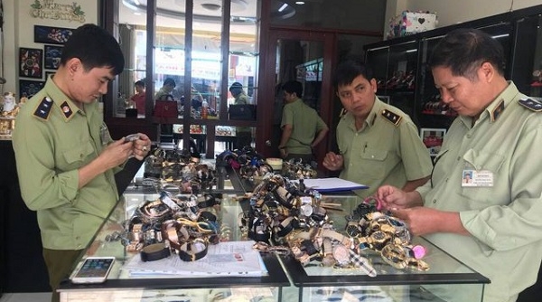 Nha Trang: Thu giữ số lượng “khủng” đồng hồ nhái thương hiệu Rolex, Hublot, Longines