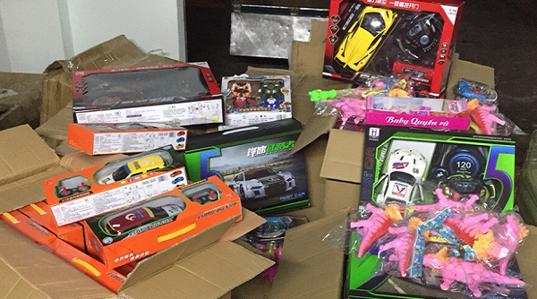 Quảng Ninh: Bắt giữ lô hàng hơn 2.000 sản phẩm đồ chơi trẻ em