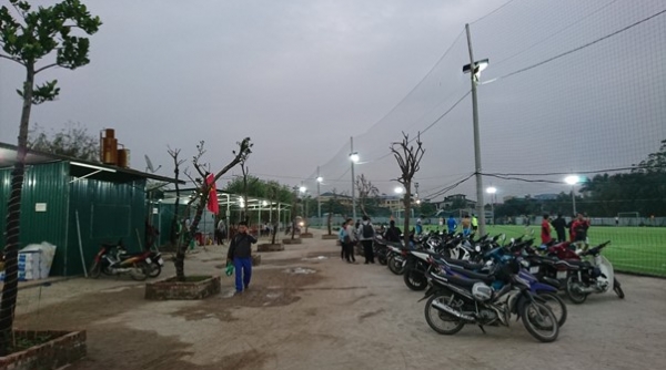 Quận Thanh Xuân (Hà Nội): Sân bóng, bãi trông giữ xe “mọc” trên đất công khu Đầm Hồng