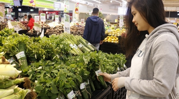 Hưởng ứng Ngày Trái Đất: Nhiều siêu thị Big C thí điểm bọc rau bằng lá chuối