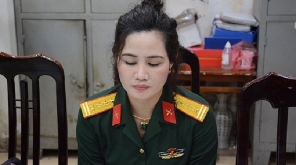 Hà Nội: Bắt đối tượng nữ nhân viên Công ty Luật Tất Thành giả danh đại tá quân đội