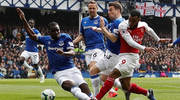 Thất bại trước Everton, Arsenal khiến cuộc đua Top 4 trở nên kịch tính