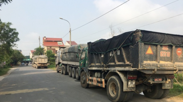 Hà Tĩnh: Bắt đoàn xe chở cát “lậu” vi phạm trọng tải