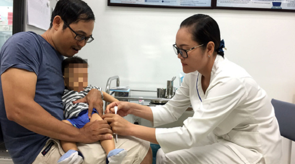 Khan hiếm vaccine dịch vụ: Cục Quản lý Dược vào cuộc điều phối