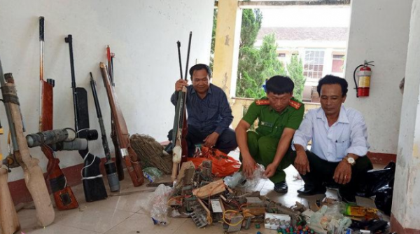 Công an huyện Yên Thành (Nghệ An): Vận động, thu hồi 24 khẩu súng tự chế và nhiều vũ khí, vật liệu nổ