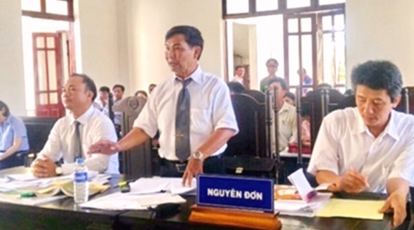 Phú Yên: 12 giáo viên kiện Phòng GD-ĐT huyện vì cắt hợp đồng sai luật