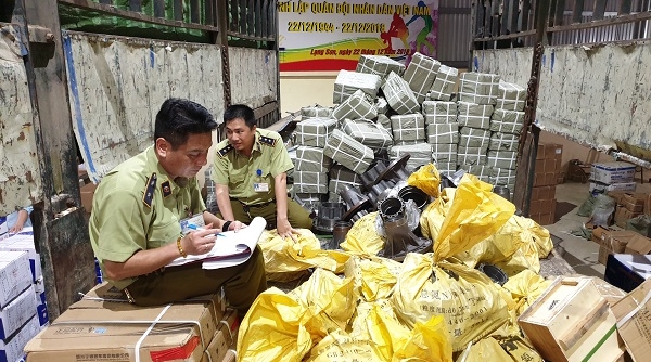 Lạng Sơn: Phát hiện hàng loạt phụ tùng ô tô tải do nước ngoài sản xuất không hóa đơn chứng từ