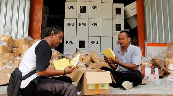 Gần 300 người kiểm phiếu chết vì kiệt sức, Indonesia nói sẽ bồi thường