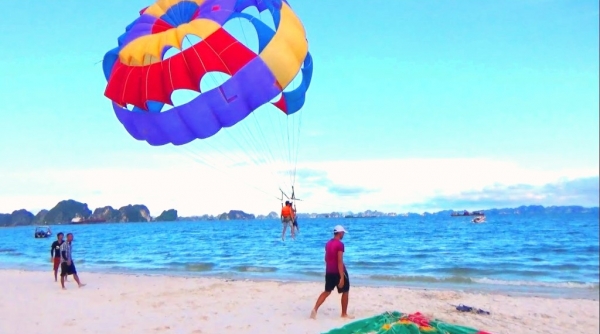 Đà Nẵng: Trải nghiệm dù bay trên bãi biển đẹp nhất hành tinh