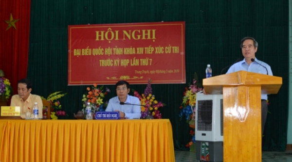 Ủy viên Bộ Chính trị Nguyễn Văn Bình tiếp xúc cử tri tỉnh Quảng Bình