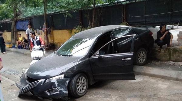 Hé lộ nguyên nhân nữ tài xế lùi xe đâm tử vong người đi đường ở Hà Nội