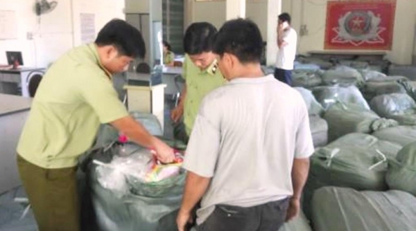 Phú Yên: Thu giữ gần 10 tấn quần áo đã qua sử dụng không rõ nguồn gốc