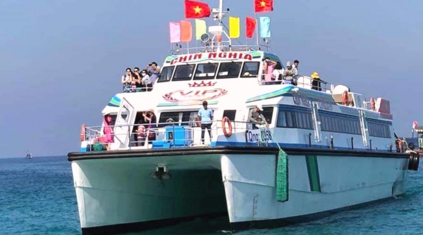Quảng Ngãi: Tàu siêu tốc 1 triệu USD phục vụ du khách trên tuyến Sa Kỳ - Lý Sơn