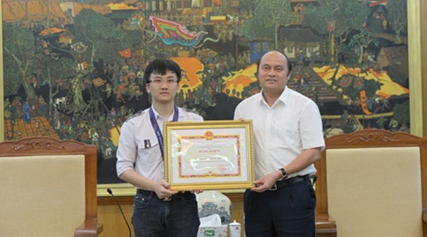 Bắc Giang: Khen thưởng học sinh đạt Huy chương Bạc Olympic Vật lý châu Á lần thứ 20