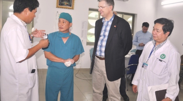 Đại sứ Hoa Kỳ tại Việt Nam: Thăm Bệnh viện Đa khoa Phú Yên