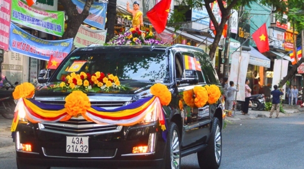Đà Nẵng: Rực rỡ sắc màu trong lễ rước Phật đản sanh