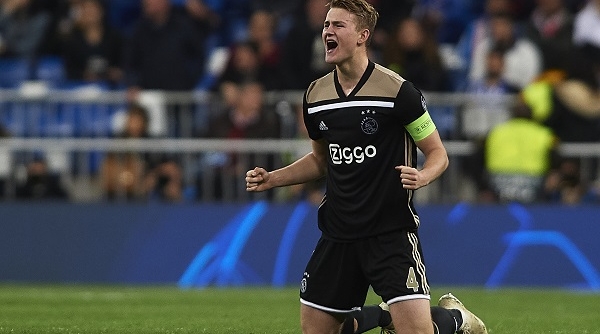 Rộ tin đồn Man United chiêu mộ thành công trung vệ De Ligt từ Ajax