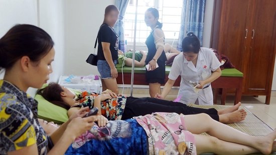 Thanh Hóa: Gần 50 người cấp cứu trong đêm khi ăn hải sản tại khách sạn