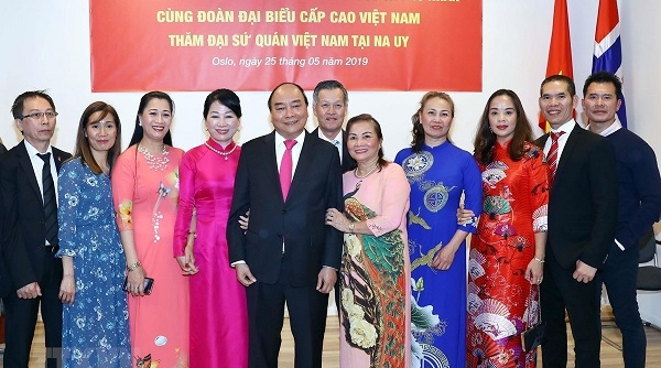Thủ tướng thăm Đại sứ quán và cộng đồng người Việt Nam tại Na Uy