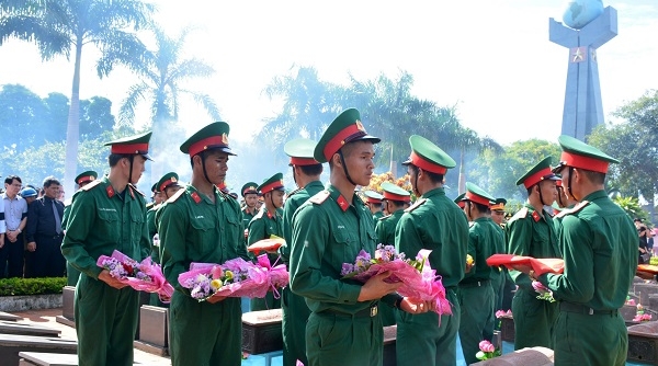 Gia Lai: Truy điệu, an táng 17 hài cốt liệt sỹ quân tình nguyện và chuyên gia Việt Nam