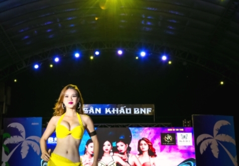 Đà Nẵng: Trình diễn thời trang bikini biển kết hợp đại nhạc hội EDM